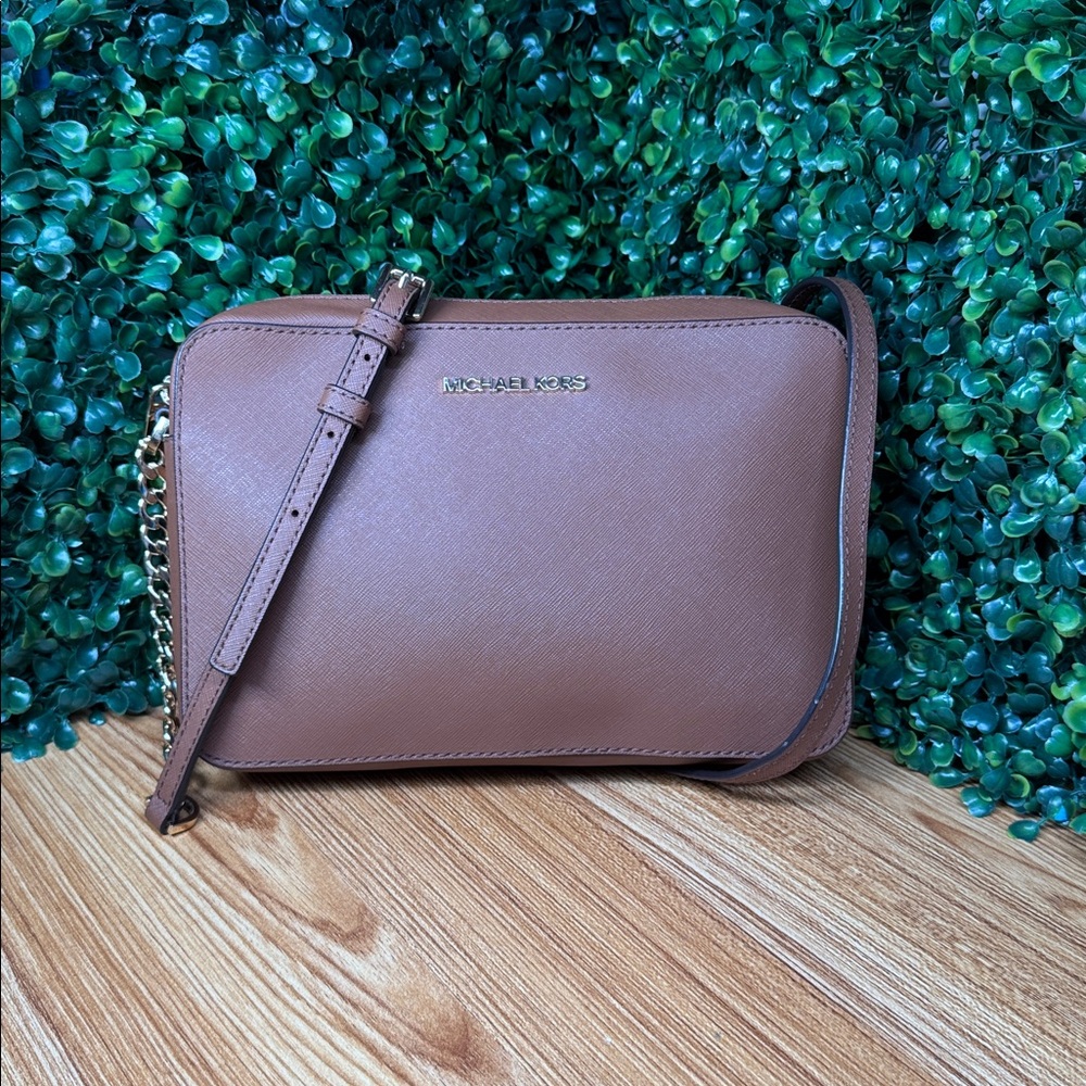 Michael Kors Purse. The color is brown! In great shape!